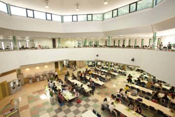 学生たちが自然と集まる親しみやすい場所へ 次世代型学生食堂 全面リニューアルオープン
