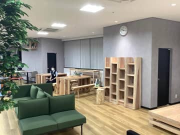 木材のプロ考案「木の心地よさ感じられる場」　家具設置だけで印象一変