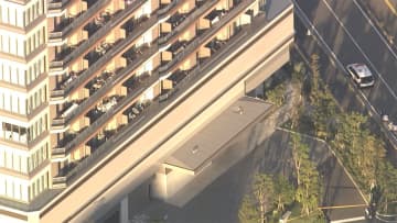 25階から2歳男児が転落死　自宅に1人...ベランダには椅子