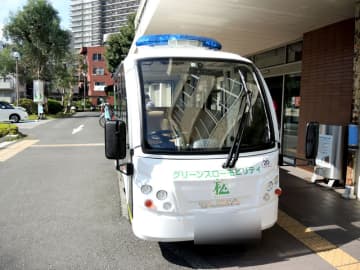 電動自動車が追突…女性けが　75歳の男性がブレーキとアクセル踏み間違える　松戸市が導入の移動サービス