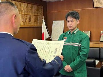 コンビニ店長に感謝状　電話de詐欺を未然に防ぐ　60代女性「外国人が出てカード購入を促された」