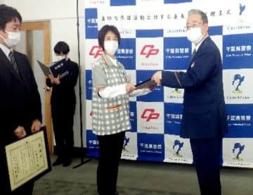 コンビニに1人で来店した5歳男児　保護者の姿見えず…　迷子と判断、保護した店員に感謝状