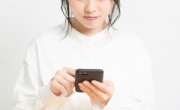 「おじさん構文祭り。しんどいです」父のインスタを見つけてドン引きした女子大生