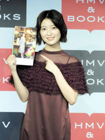 工藤美桜　透けドレス＆美デコルテで登場　大人のボルドーでイベントに