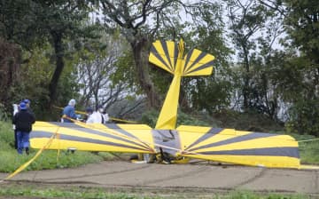 茨城で超軽量機墜落、2人死亡　坂東市の畑、離陸直後か