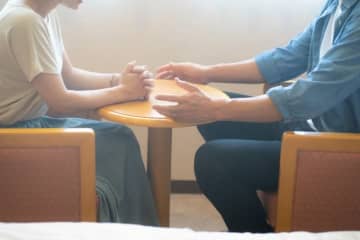 夫が元カノと7年もダブル不倫！先方夫婦と4人で話し合った結果