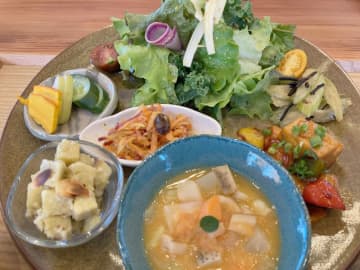 食を通じて健康サポート　千葉・銚子の石毛さん、農家レストラン開店　自家野菜・地元食材使い提供