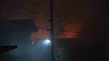 千葉・松戸市で住宅8棟燃える　1人死亡 3人がけが