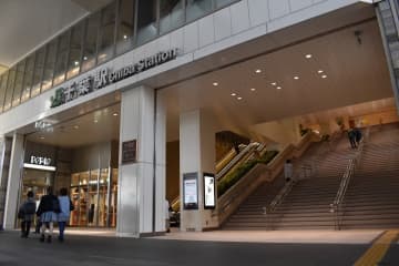 路線バス、女性はねる　急ブレーキで乗客女性も転倒　千葉駅ロータリー