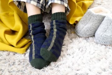 寝るときの靴下はあり？なし？医師に聞く→「絶対良くない」「リスク大きい」