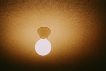 「天井から水が滴り落ちてきた。夜中にサポートデスクに連絡し…」賃貸トラブルエピソード