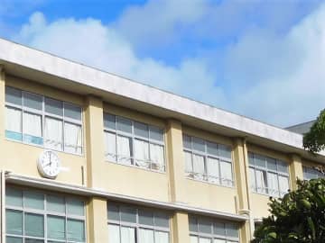 ピットブルなど大型犬2頭が逃走　千葉市の小学校内で発見　近隣女性や警察官らの連携プレーで確保