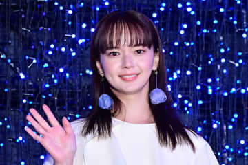 多部未華子、クリスマスの予定は「友達のお家で」　寒空の下で薄手ワンピース姿を披露