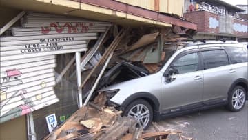 【速報】車が雑貨店に突っ込む　壁が壊れ 建物傾く　現場は交番の前だった　千葉･船橋市