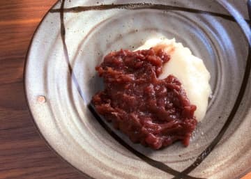 切り餅が「まるでつきたて」の状態に！　アイラップでレンチンして振るだけ