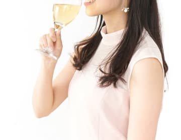 「人生初めて、結婚式の二次会を早退しました」 “人数合わせで呼ばれた感が満載”とドン引き→絶縁した女性