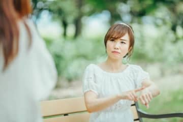 遅刻癖ある友人、30分も平気で遅れて「先に数量限定の弁当を注文しておいて」　ある女性の絶縁エピソード　【前編】