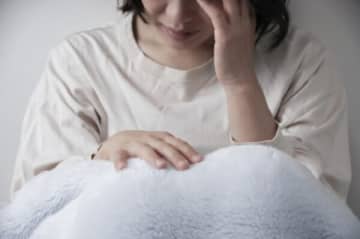 「突然泣いて電話がかかってくる…」モラハラ彼氏に悩む友人に振り回された女性の決断
