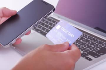 20年間で12万もお得　年払いとクレカの併用でコスパ最強の保険術