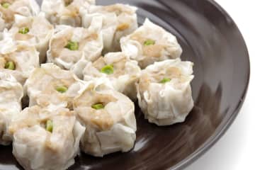 焼売にグリーンピースって栄養学的に必要だからなの？　その理由を調べてみた