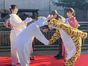 「どうか、卯（う）まくいきますように～」通天閣・恒例『干支の引継ぎ式』寅から卯へ  ダジャレ口上《全文》 YouTubeでも公開