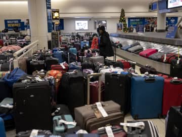 ニュース画像：米寒波、空の便混乱続く　ニューヨーク州では救助活動