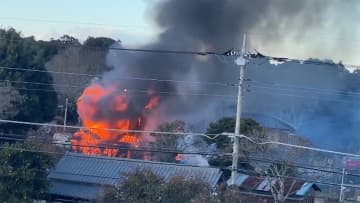 住宅火災 焼け跡から1人の遺体　住人の60代女性か