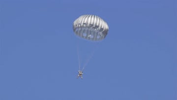 「降下訓練始め」3年ぶりに公開　陸上自衛隊 落下傘部隊