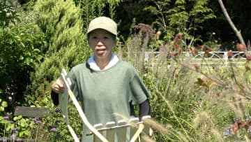「服は緑色しか着ない」ガーデンデザイナー・青木真理子に密着