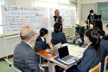 知識だけでなく論理的思考養って　民間校長務めた藤原さん　千葉女子高で特別授業