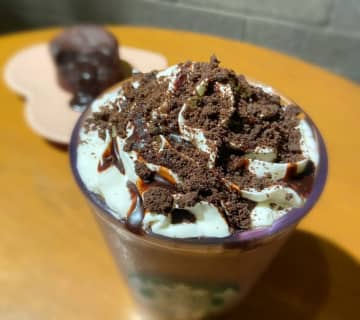 【スタバ新作】バレンタイン第1弾はストローで飲むチョコレート！至福の新作『フォンダン ショコラ フラペチーノ』