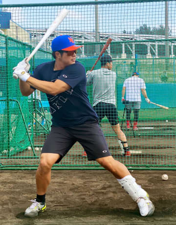 ロッテ主将の中村奨、練習公開　沖縄で意気込む