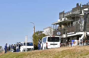 東京・狛江の強殺、数人で襲撃か　現場住宅に足跡4種類