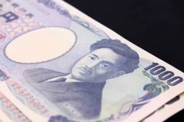 友人の父親の介護でお礼として2000円を渡されモヤモヤした女性