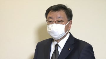 松野官房長官の政策秘書が酒気帯び運転　週明けに辞表提出へ
