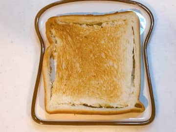 「考えた人天才」トーストの美味しさ爆上がり！ひと手間テクニックで耳もサックサク