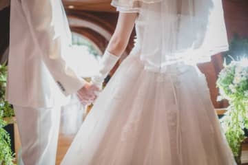 元カノの父親が勤務する結婚式場で挙式して”伝説の夫婦”になった同僚