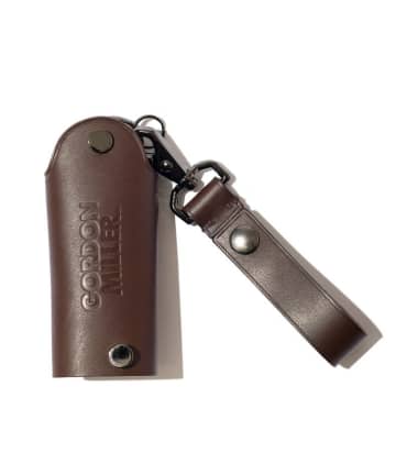 話題のアウトドアブランドがなぜ？　下町の老舗革メーカーとコラボの理由