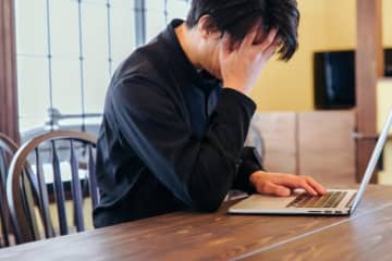 10歳年上の彼女ができて順調交際　しかし、SNSで堂々と浮気された男性