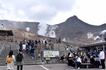 箱根、23年は観光客9割回復見込み　入国制限解除伴うインバウンド増で / #カナロコ by 神奈川新聞 
