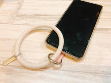 キャンドゥの「ハンドストラップ」がじわじわキテる！「使いやすい」「便利」...早めのゲットが吉
