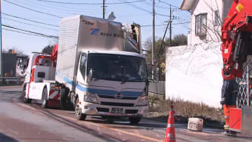 事故多発地点で...横転　トラック さらにほかにも？