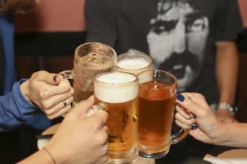 最悪だった合コン「女の子が全員飲みすぎて吐いた」「自分以外が盛り上がって話に入れなかった」