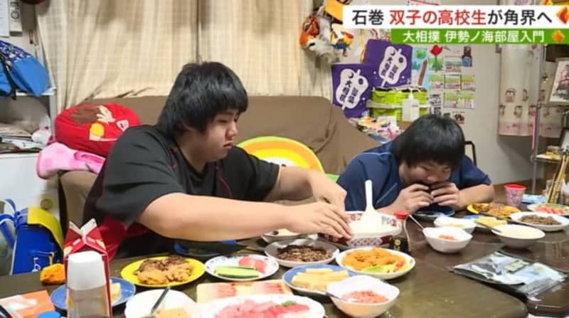 Height 190 cm Weight over 180 kg "Entering the square world" twin high school brothers "Ren" and "Zen" Meshi is "3 meals per meal ...