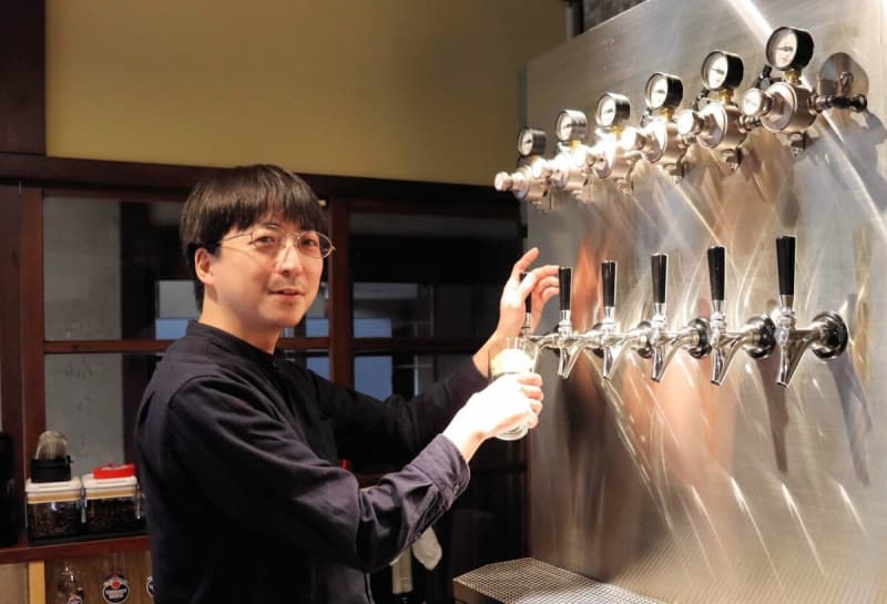 A craft beer specialty store opens in Uji, Kyoto What is the thought put into the store with only 8 seats?