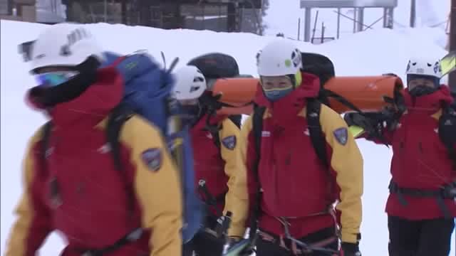 バックカントリースキーで行方不明の外国人男性を無事救助　スキー場管理区域外の山林内で遭難