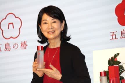 Sayuri Yoshinaga promotes skin care products for the first time in 36 years.