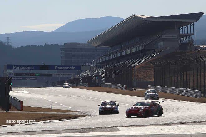 The Super Taikyu Fuji official test was held with 41 cars participating.Each car energetically repeats laps for the opening of the season
