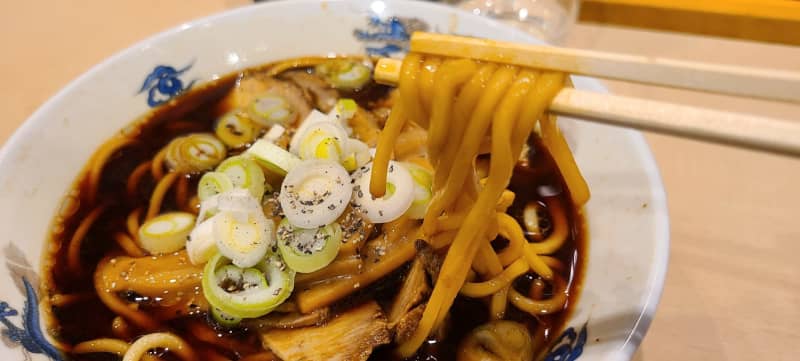 The originator of Toyama's local ramen, "Toyama Black"!An addictive bowl of black soup