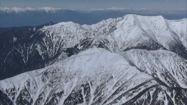 南アルプス登山中にアイスバーンで滑落し男性が骨折　静岡県警がヘリで発見・救助